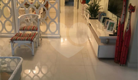Apartamento à venda com 3 suítes em Enseada, Guarujá, SP