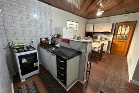 Casa à venda com 4 quartos, sendo 1 suíte, no Centro, Cravinhos, SP