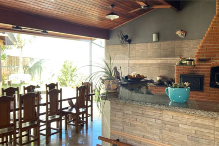 Casa à venda com 4 quartos, sendo 3 suítes, no condomínio Terras de Mont Serrat, Salto - SP