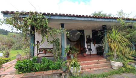 Chácara à venda com 3 quartos, sendo 1 suíte, em Dos Mendes, São Roque, SP