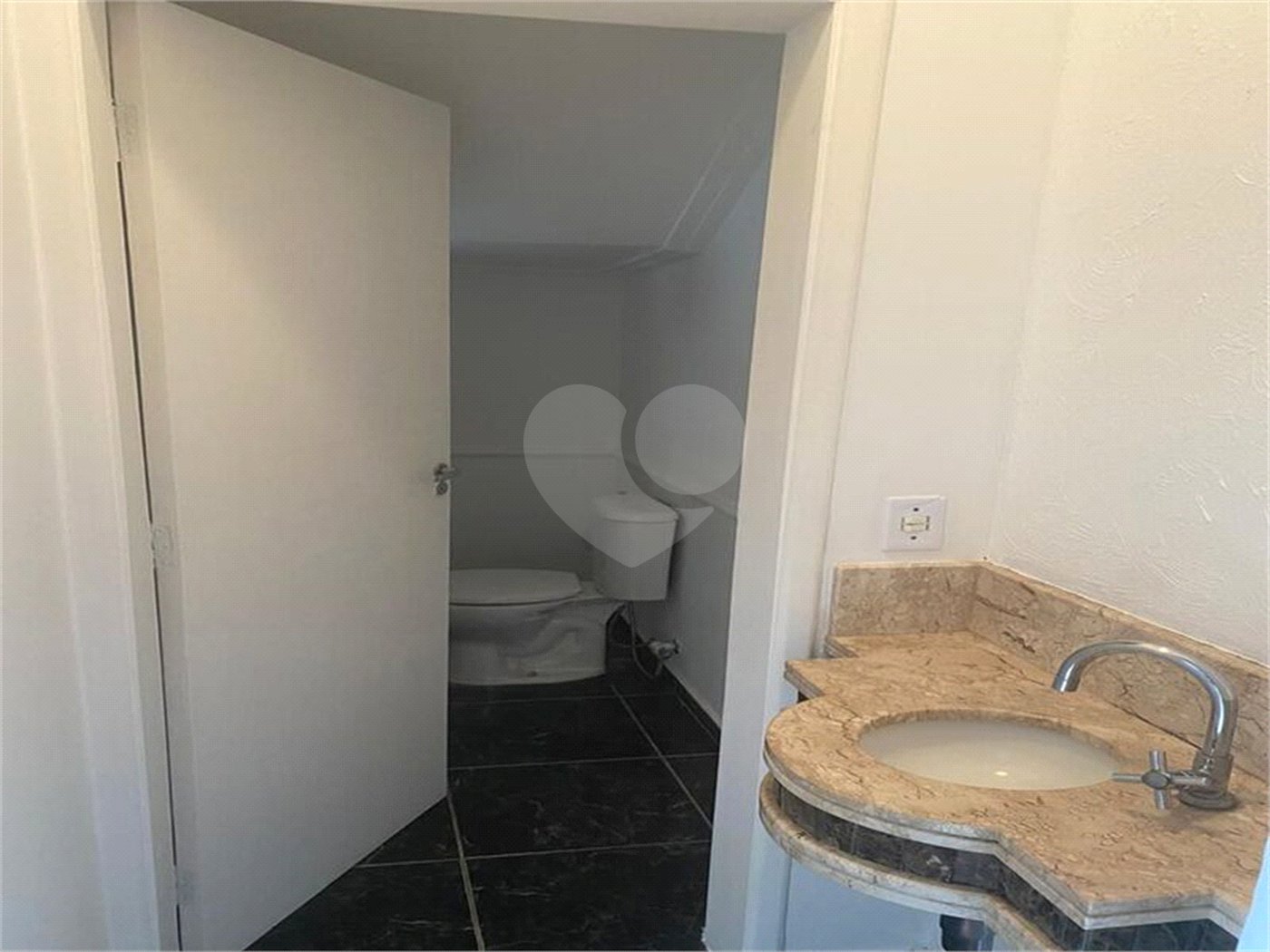 Casa à venda com 3 quartos, sendo 1 suíte, no condomínio Portal das Acacias, Indaiatuba - SP