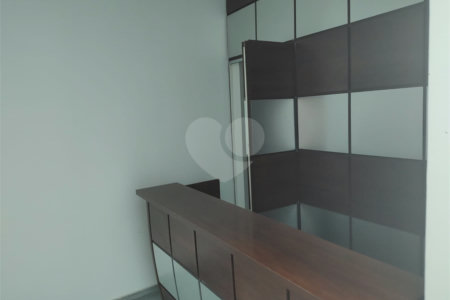 Sala Comercial na Prestigiada Alameda Lucas Nogueira Garcez