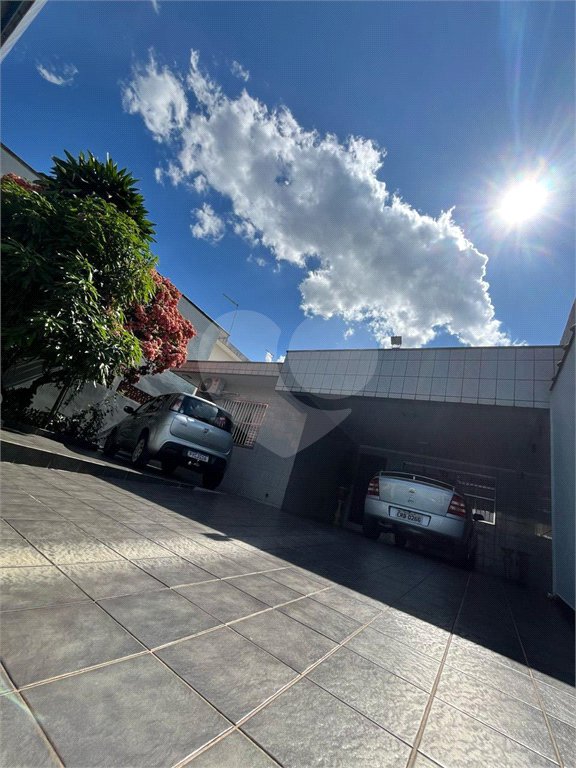 Casa à venda com 3 quartos, sendo 1 suíte,  em Jardim Casablanca, São Paulo, SP