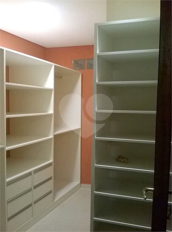 Casa à venda com 4 quartos, sendo 1 suíte, no condomínio Travessa Jacob,38, São Paulo - SP