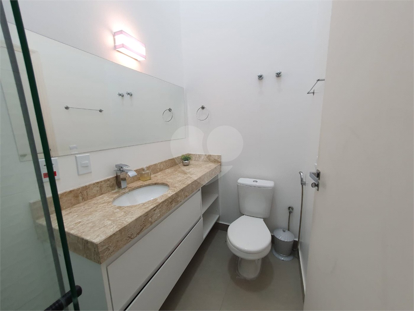 Casa à venda com 6 quartos, sendo 5 suítes, no condomínio Jardim Primavera, Louveira - SP