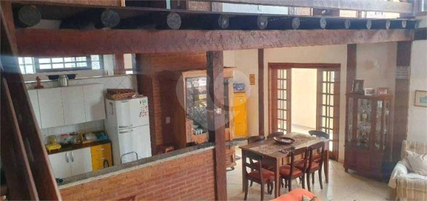 Casa à venda com 3 quartos, sendo 1 suíte, no condomínio Terras de São Francisco, Vinhedo - SP