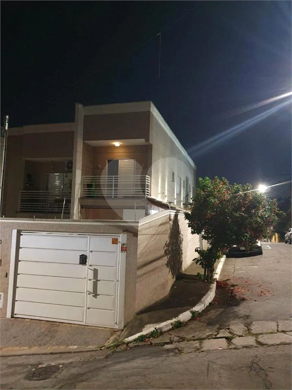 Sobrado à venda com 3 suítes em Horto, São Paulo, SP