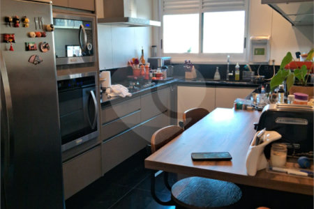 Apartamento à venda com 3 suítes em Vila Mariana, São Paulo, SP