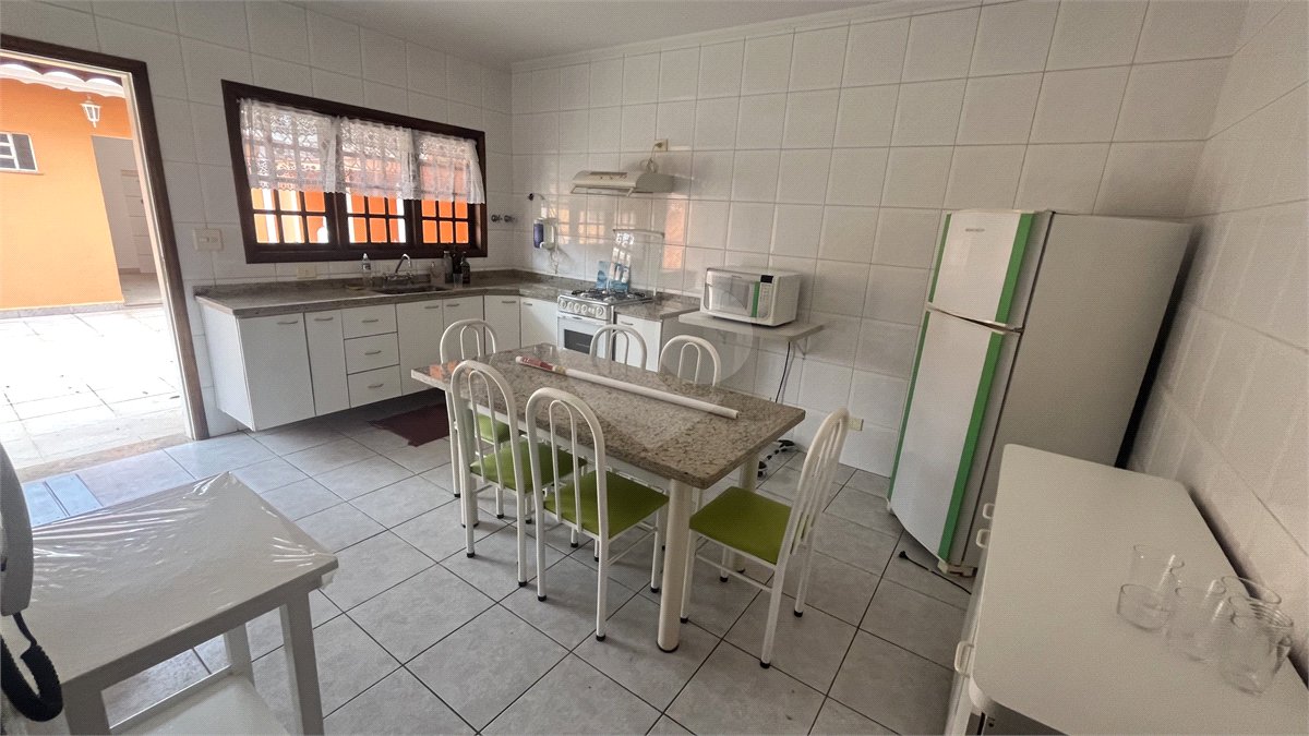 Sobrado à venda ou para alugar com 4 quartos, sendo 2 suítes, em Jardim Terceiro Centenário, Atibaia, SP