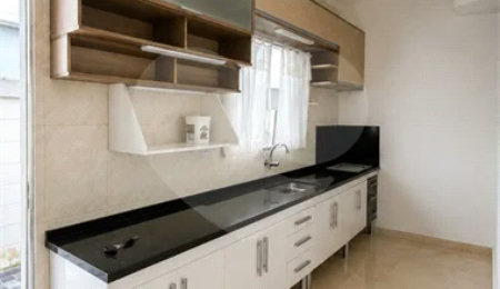 Casa à venda com 2 quartos, sendo 1 suíte,  no condomínio Residencial Cristal Lll, Mogi das Cruzes - SP