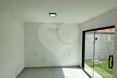 Casa à venda com 2 quartos, sendo 1 suíte, em Pedra de Guaratiba, Rio de Janeiro, RJ