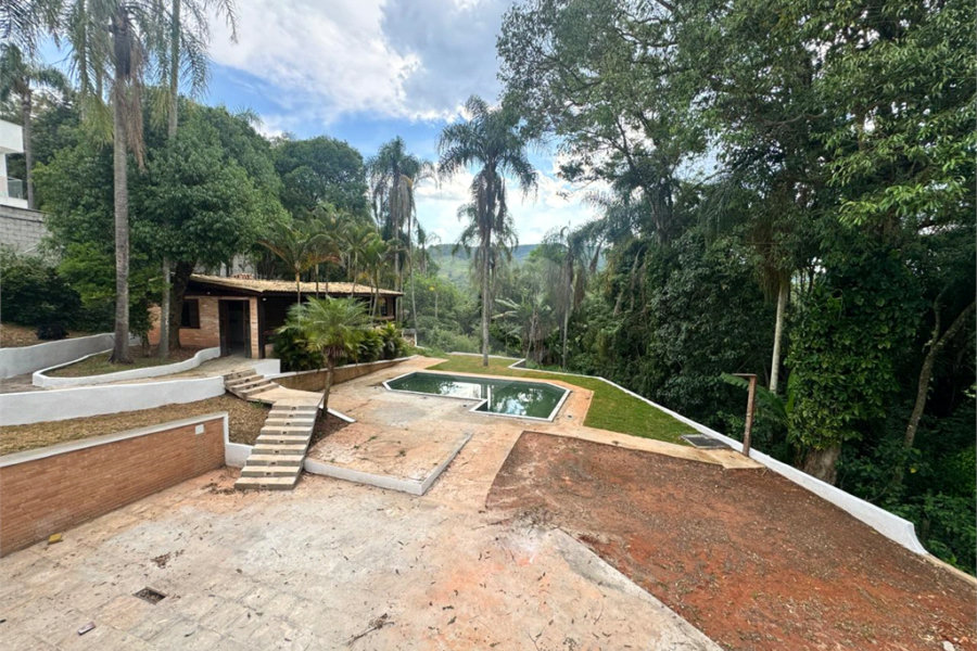 Casa à venda com 5 quartos, sendo 2 suítes,  no condomínio Sausalito, Mairiporã - SP