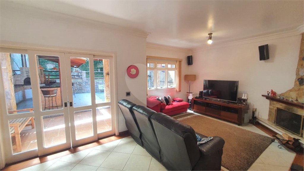 Casa à venda com 3 quartos, sendo 2 suítes, no condomínio Cond Jardim Itatinga, São Paulo - SP