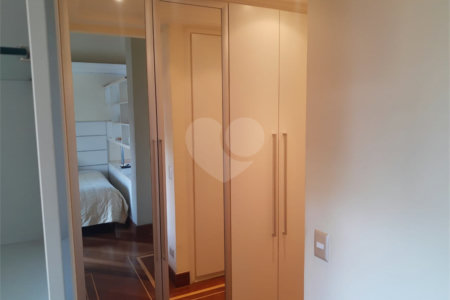 Casa à venda com 5 suítes em Jardim Leonor, São Paulo, SP