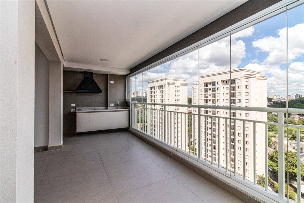 Apartamento à venda com 3 quartos, sendo 1 suíte,  em Vila Anastácio, São Paulo, SP