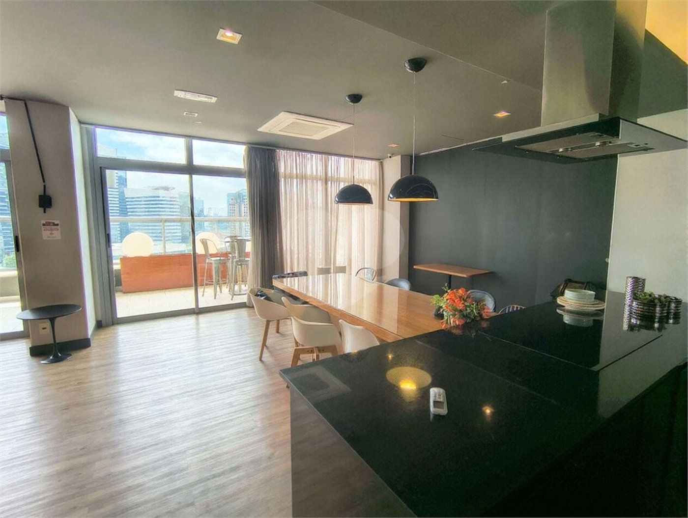 Apartamento à venda com 2 quartos, sendo 1 suíte, em Santo Amaro, São Paulo, SP