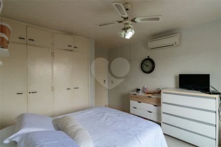 Casa à venda com 4 quartos, sendo 3 suítes, em Jardim Panorama, São Paulo, SP