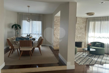 Apartamento à venda com 4 quartos, sendo 3 suítes, em Moema, São Paulo, SP