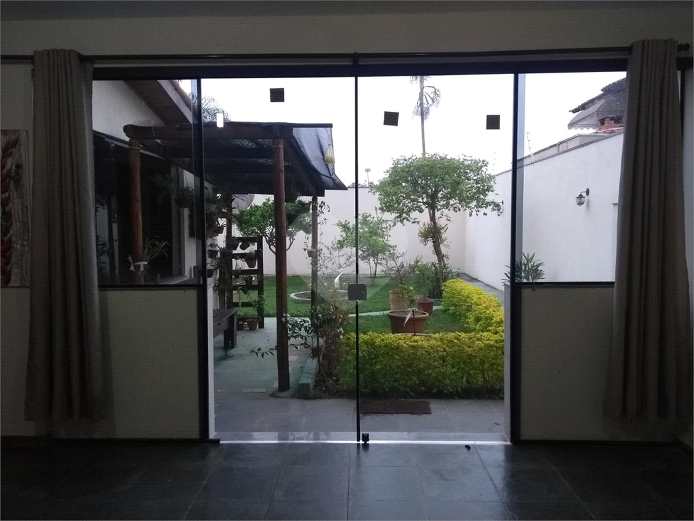 Sobrado à venda com 3 quartos, sendo 1 suíte,  em Vila Oliveira, Mogi das Cruzes, SP