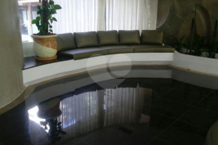 Apartamento à venda com 3 quartos, sendo 1 suíte,  em Campo Belo, São Paulo, SP