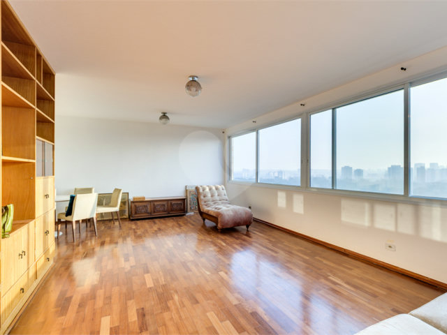 Apartamento à venda com 4 quartos, sendo 1 suíte,  em Chácara Santo Antônio, São Paulo, SP