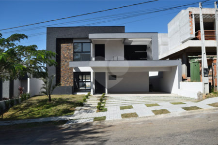 Casa à venda com 4 suítes no condomínio Figueira Garden, Atibaia - SP