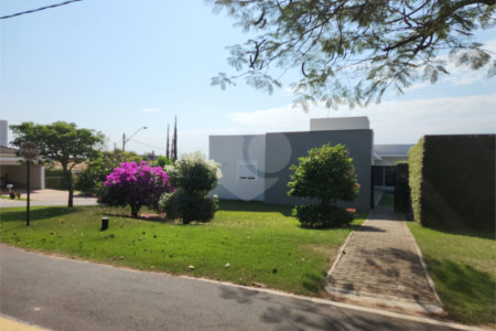 Casa à venda com 4 quartos, sendo 3 suítes, no condomínio Terras de Mont Serrat, Salto - SP