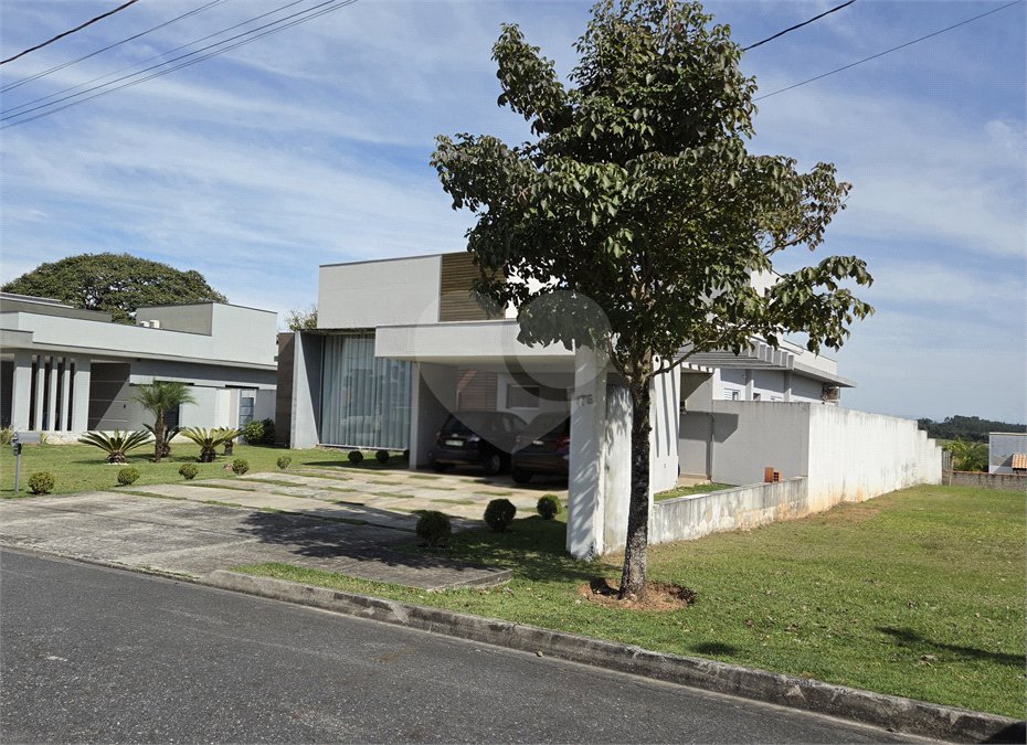 Casa à venda com 4 quartos, sendo 1 suíte, no condomínio Village Ipanema 2, Araçoiaba da Serra - SP