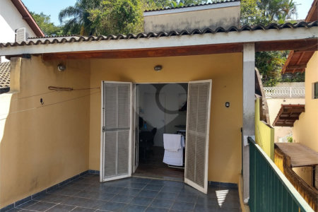 Sobrado à venda com 4 quartos, sendo 1 suíte, em Parque dos Príncipes, São Paulo, SP