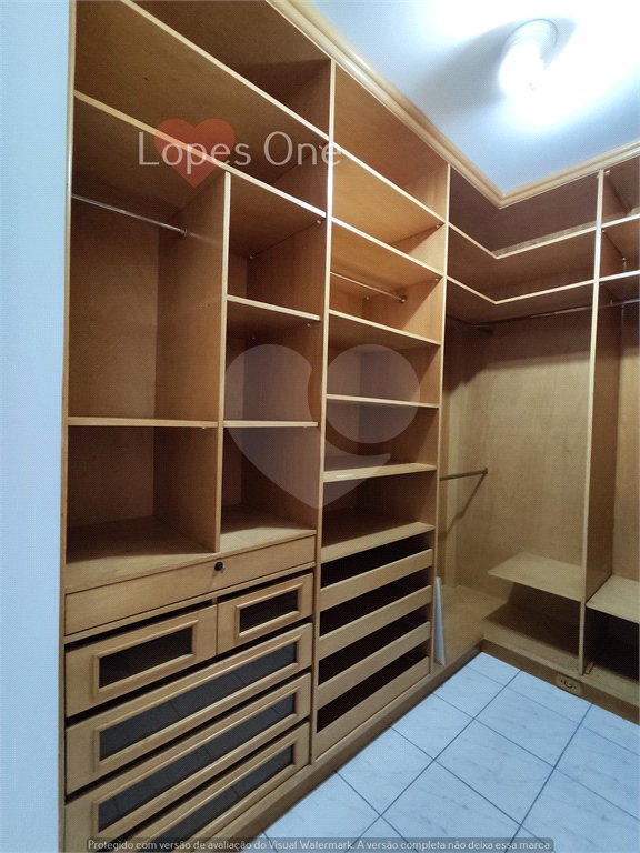 Casa à venda com 3 quartos, sendo 2 suítes, no condomínio Filipe de Vitry, São Paulo - SP