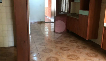 Sobrado à venda com 3 quartos, sendo 1 suíte,  no Centro, Mairiporã, SP