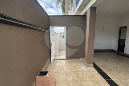 Sobrado à venda com 3 quartos, sendo 2 suítes,  em Vila Oliveira, Mogi das Cruzes, SP