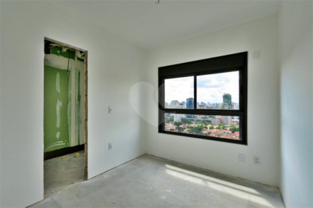 Apartamento à venda com 4 quartos, sendo 2 suítes,  em Jardim das Acácias, São Paulo, SP