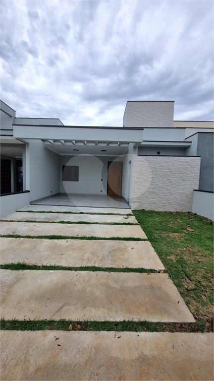 Casa à venda com 3 quartos, sendo 1 suíte, no condomínio Village Moutonnée, Salto - SP