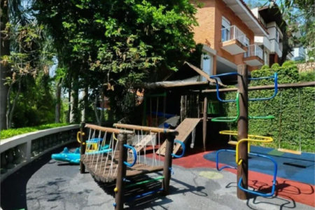 Casa à venda com 4 quartos, sendo 2 suítes, no condomínio Vila das Flores, São Paulo - SP