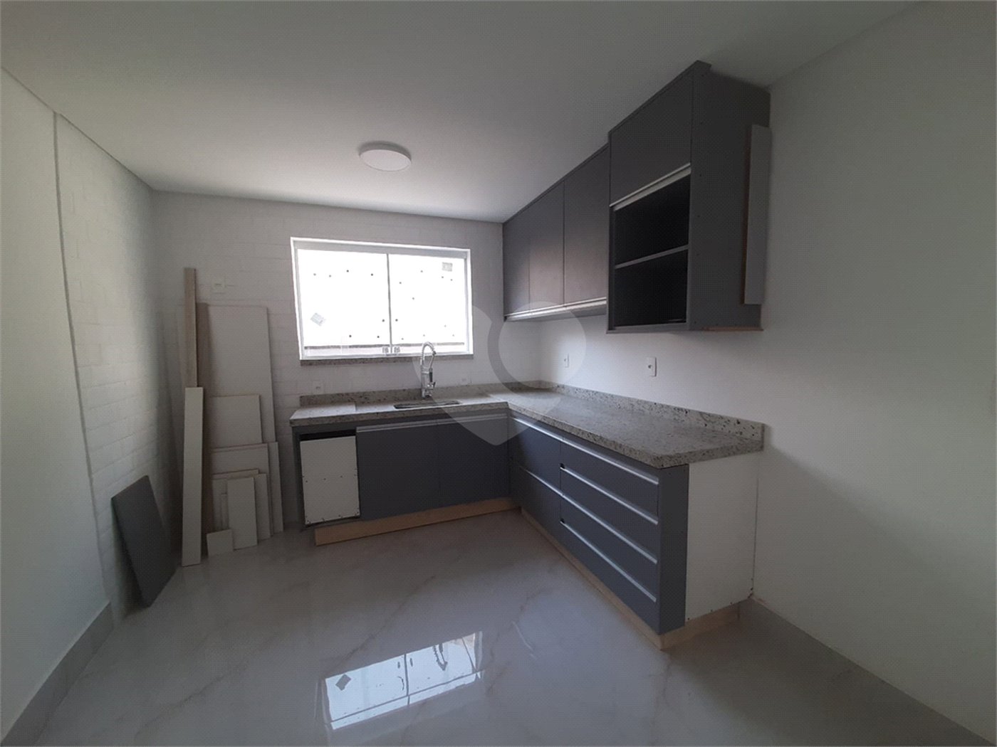 Sobrado à venda com 4 quartos, sendo 3 suítes, em Vila Paulicéia, São Paulo, SP