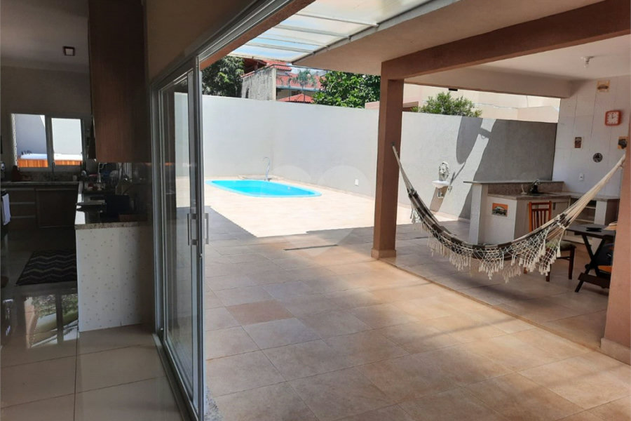 Casa à venda com 4 quartos, sendo 2 suítes, no condomínio Parque das Garças, Atibaia - SP