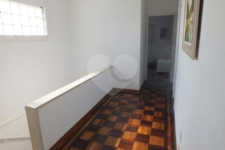 Casa à venda com 3 quartos, sendo 1 suíte, em Jardim Oriental, São Paulo, SP