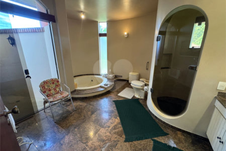 Casa à venda com 7 quartos, sendo 3 suítes,  em Jardim Colombo, Itapetininga, SP