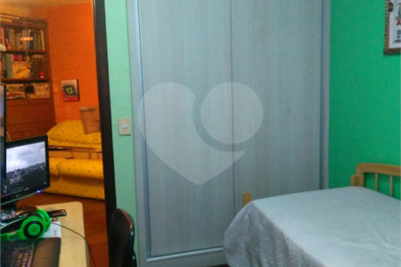 Casa Térrea à venda com 4 quartos, sendo 1 suíte, em Vila Guaca, São Paulo, SP