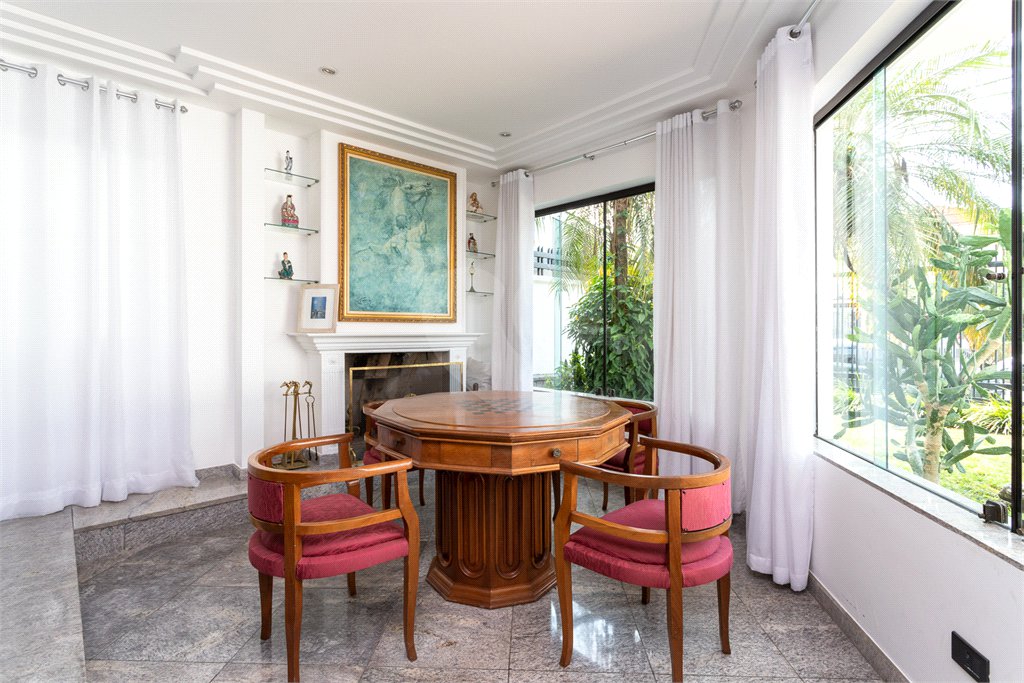 Casa à venda com 4 quartos, sendo 3 suítes, em Vila Mariana, São Paulo, SP