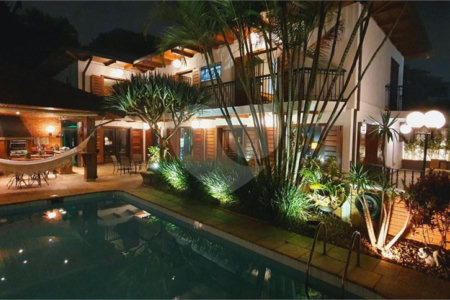 Casa à venda com 5 suítes em Jardim Leonor, São Paulo, SP