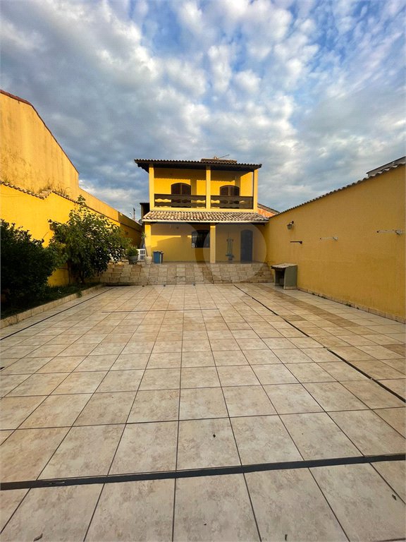 Sobrado à venda com 4 quartos, sendo 1 suíte, em Vila Áurea, Poá, SP