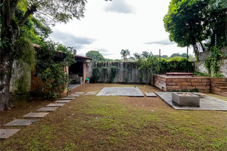 Casa à venda com 3 quartos, sendo 2 suítes,  em Alto de Pinheiros, São Paulo, SP