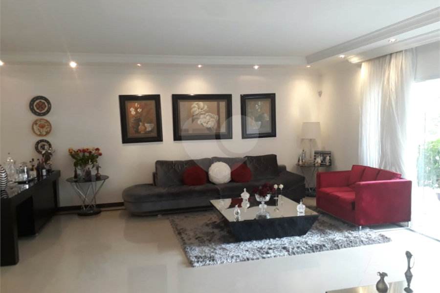 Sobrado à venda com 6 quartos, sendo 5 suítes, em Tremembé, São Paulo, SP