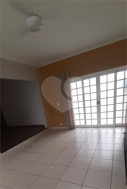 Casa à venda com 5 quartos, sendo 1 suíte, no Centro, Bom Jesus dos Perdões, SP