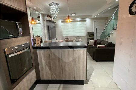 Casa à venda com 3 quartos, sendo 1 suíte, no condomínio Praça Leão, São Paulo - SP