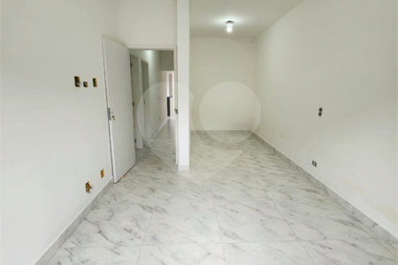 Casa à venda com 3 quartos, sendo 1 suíte, no Centro, Bom Jesus dos Perdões, SP