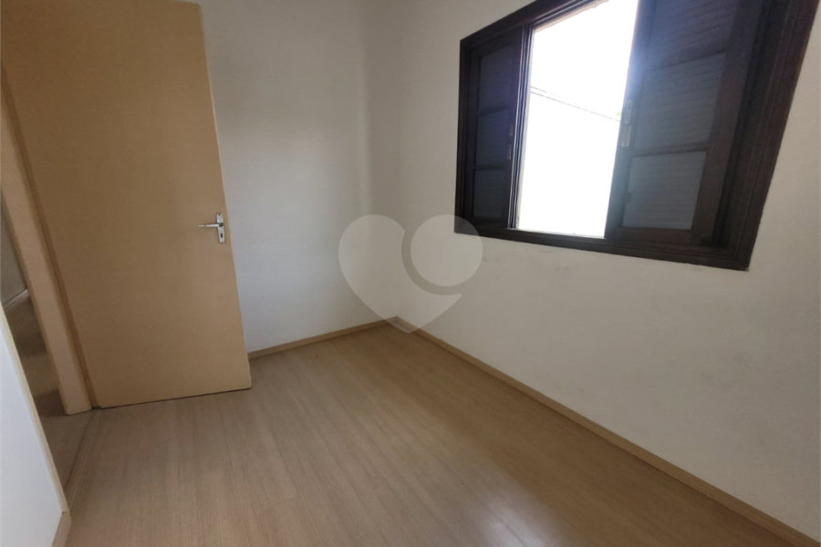 Casa à venda com 3 quartos, sendo 1 suíte, em Parque Maria Domitila, São Paulo, SP