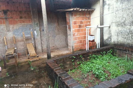 Casa Térrea com 2 dormitórios.
